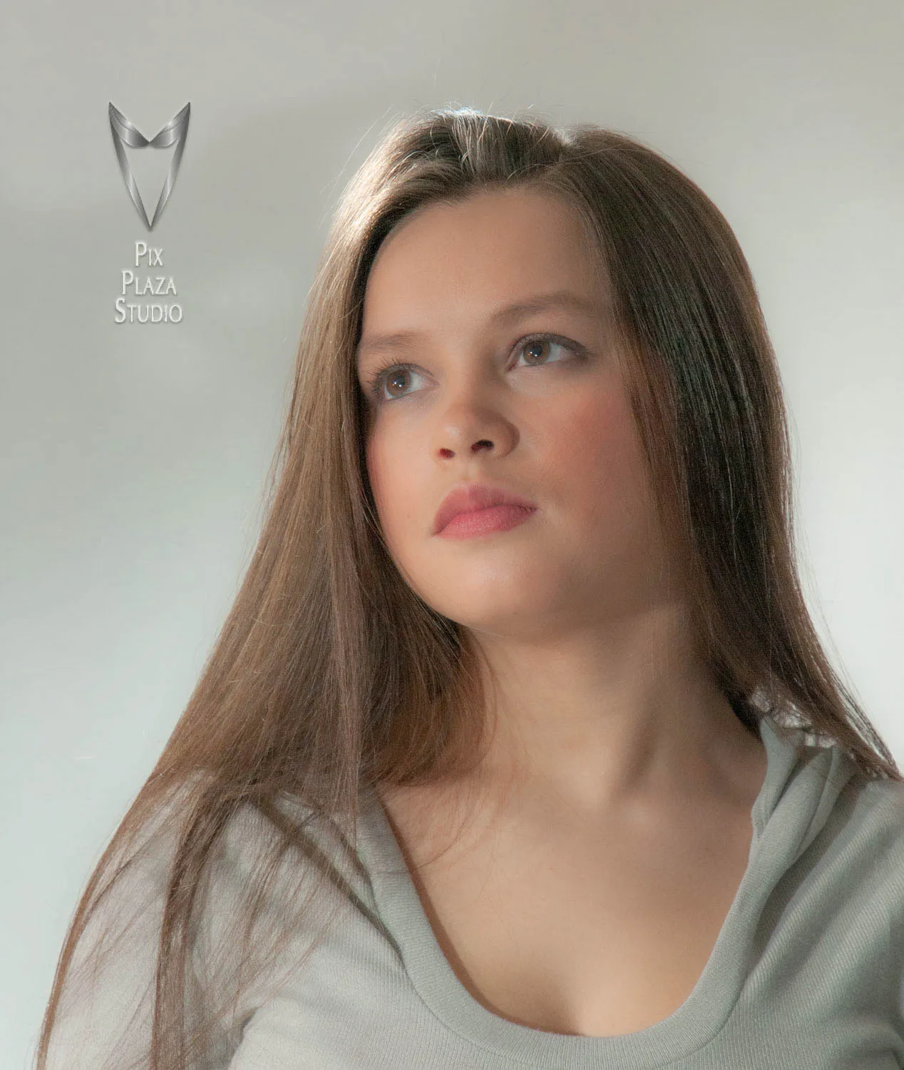 Girl posing looking towards the ceiling